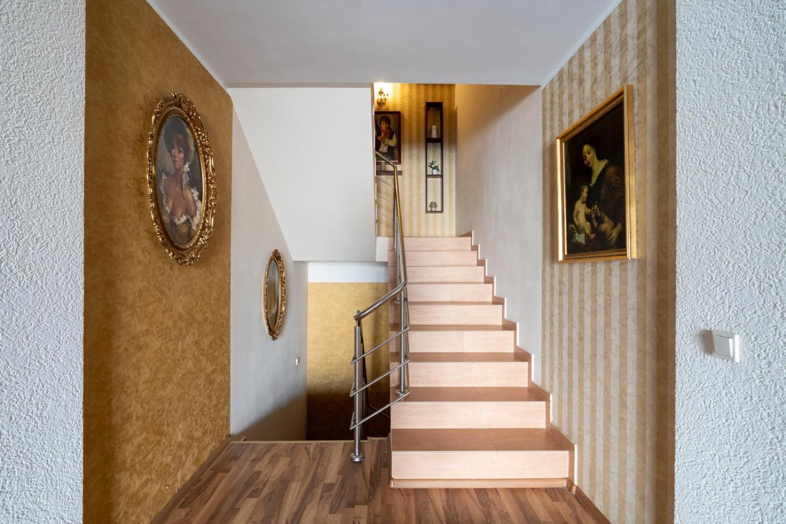 Farawayhomes Aparthotel Near Vienna Airport - Anytime Self Check-In Bruck-Leitha Dış mekan fotoğraf