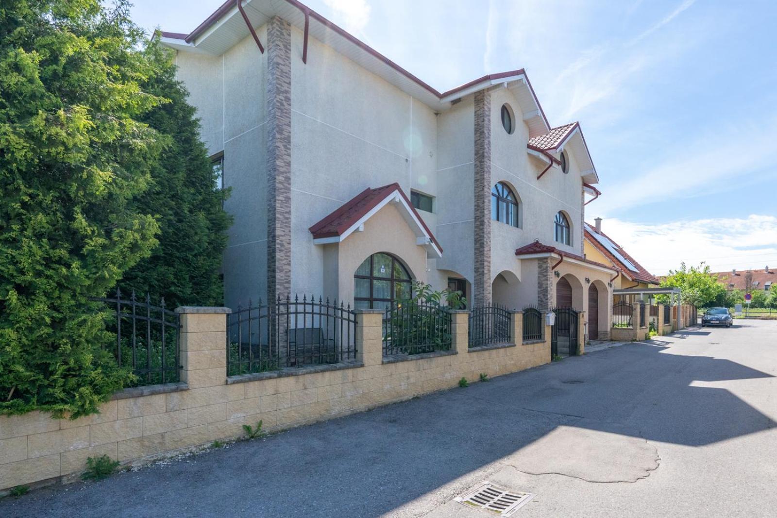 Farawayhomes Aparthotel Near Vienna Airport - Anytime Self Check-In Bruck-Leitha Dış mekan fotoğraf