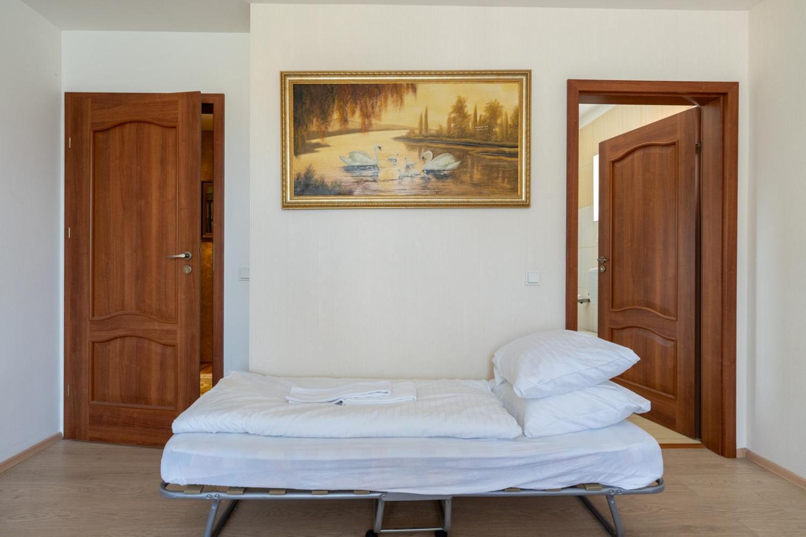 Farawayhomes Aparthotel Near Vienna Airport - Anytime Self Check-In Bruck-Leitha Dış mekan fotoğraf